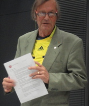 Kalevi Kajala sai seuran 7. kunniajäsenyyden ja kultaisen pinssin suorittamansa sukututkimustyön ansiosta.